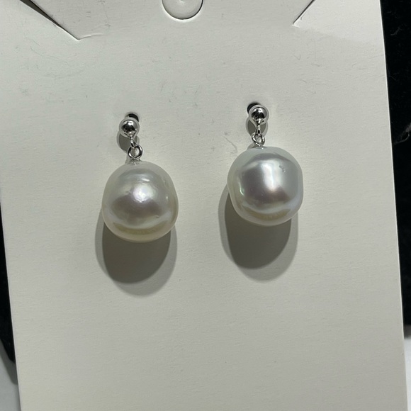 South Sea Pearl Earrings 10.1 mm in K14 white gold.